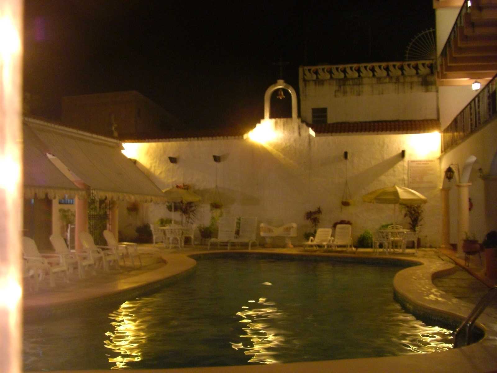 CIMG17
41 hotel pool
