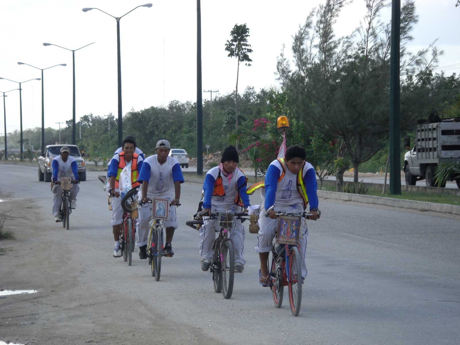 CIMG18
09 cyclists
